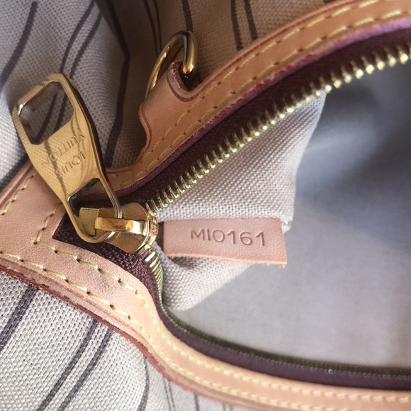๐โจ BEAUTIFUL โจ๐ Authentic Louis Vuitton Delightful MM Hobo Bag - Picture 5 of 15
